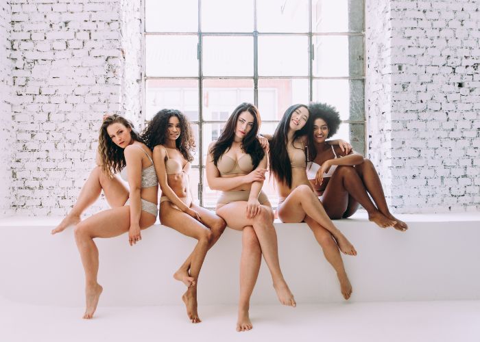 De las Kardashian, al menos es más: ¿por qué cambian las tendencias en cirugía plástica?